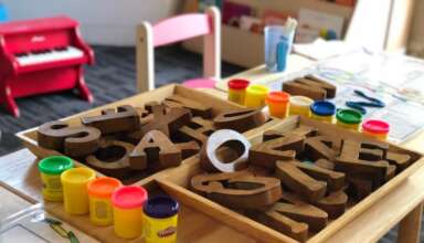 Stiai ca jucariile pentru copii din lemn sunt alegeri inspirate pentru dezvoltarea cognitiva si creativa a micutilor?