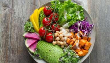 Te gandesti sa devii vegan? Afla cum sa iti protejezi organismul prin alegeri corecte!